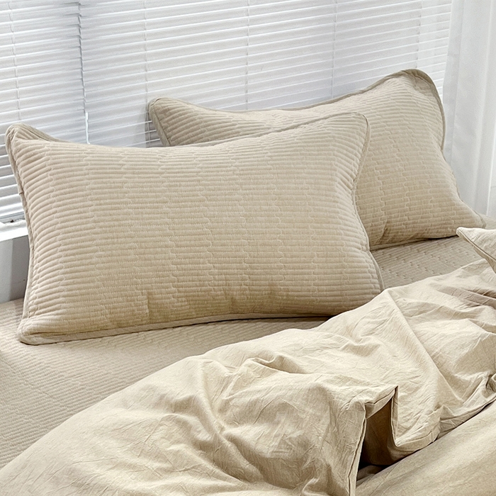 91家纺网 家纺一手货源 找家纺 拾小柒 2025新款全棉色织水洗棉夹棉隔脏污枕套 卡其色