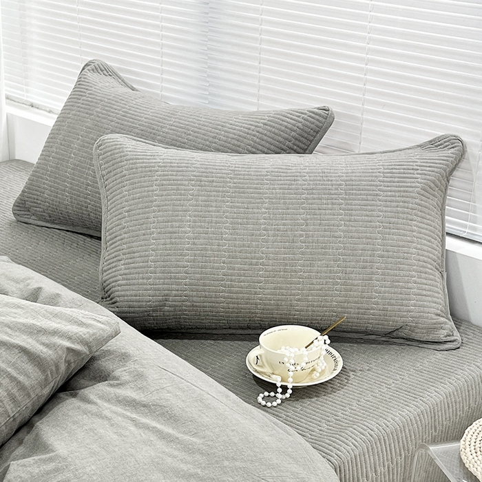 91家纺网 家纺一手货源 找家纺 拾小柒 2025新款全棉色织水洗棉夹棉隔脏污枕套 青灰色