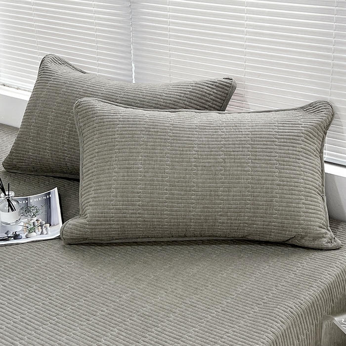 91家纺网 家纺一手货源 找家纺 拾小柒 2025新款全棉色织水洗棉夹棉隔脏污枕套 青灰色