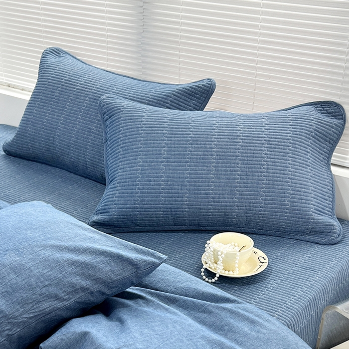 91家纺网 家纺一手货源 找家纺 拾小柒 2025新款全棉色织水洗棉夹棉隔脏污枕套 牛仔蓝