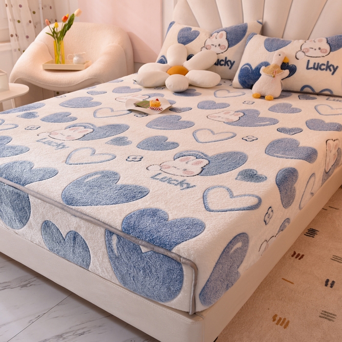 91家纺网 家纺一手货源 找家纺 慕梵家居2025新款雪花绒床笠 爱心兔