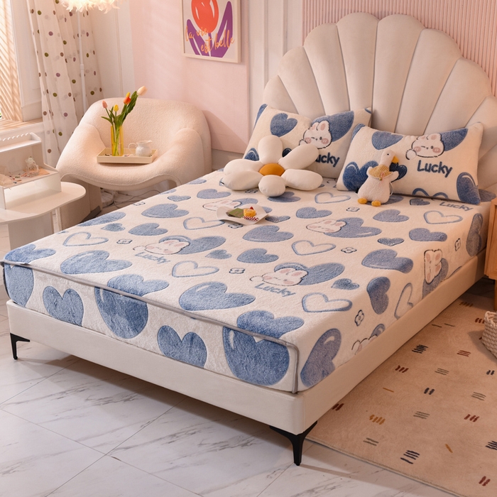 91家纺网 家纺一手货源 找家纺 慕梵家居2025新款雪花绒床笠 爱心兔