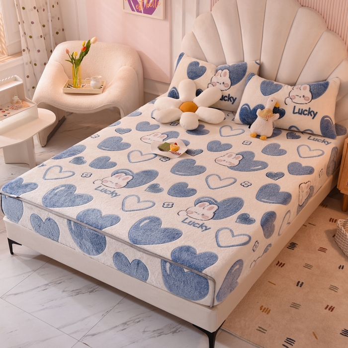 91家纺网 家纺一手货源 找家纺 慕梵家居2025新款雪花绒床笠 爱心兔