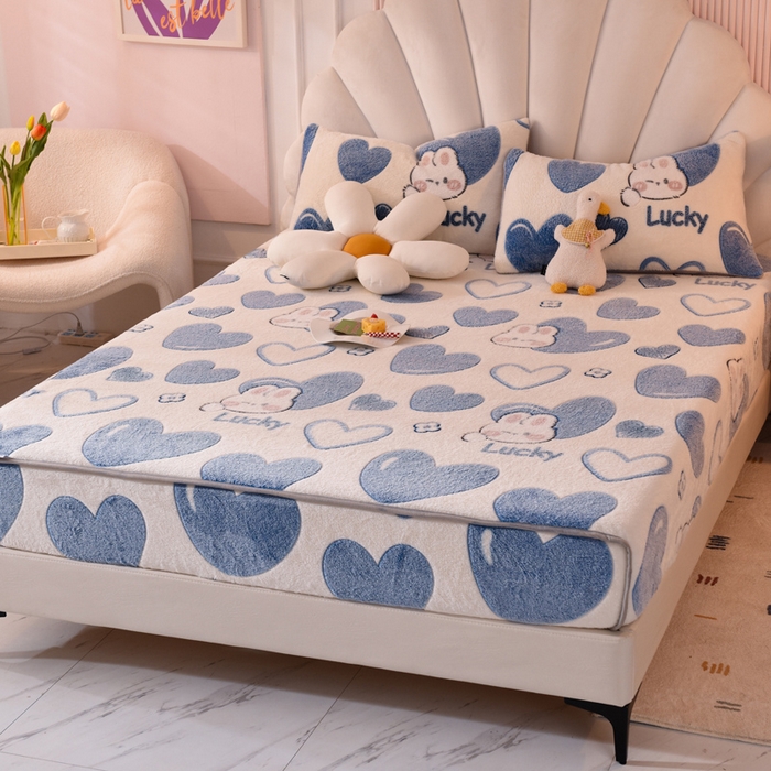 91家纺网 家纺一手货源 找家纺 慕梵家居2025新款雪花绒床笠 爱心兔