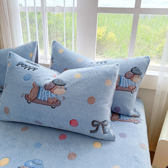 91家纺网 家纺一手货源 找家纺 慕梵家居2025新款雪花绒床笠 波点小腊肠