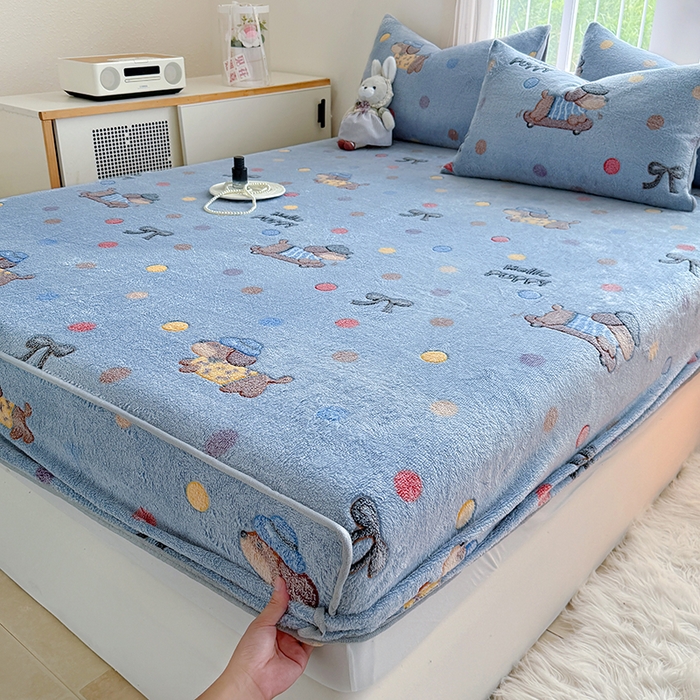 91家纺网 家纺一手货源 找家纺 慕梵家居2025新款雪花绒床笠 波点小腊肠