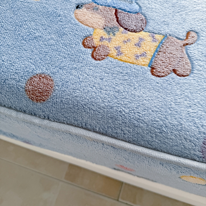 91家纺网 家纺一手货源 找家纺 慕梵家居2025新款雪花绒床笠 波点小腊肠