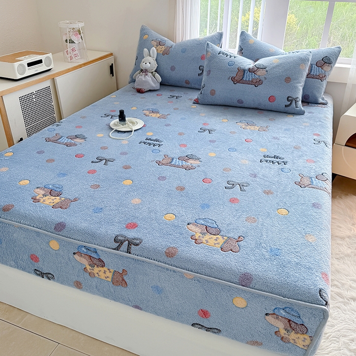 91家纺网 家纺一手货源 找家纺 慕梵家居2025新款雪花绒床笠 波点小腊肠