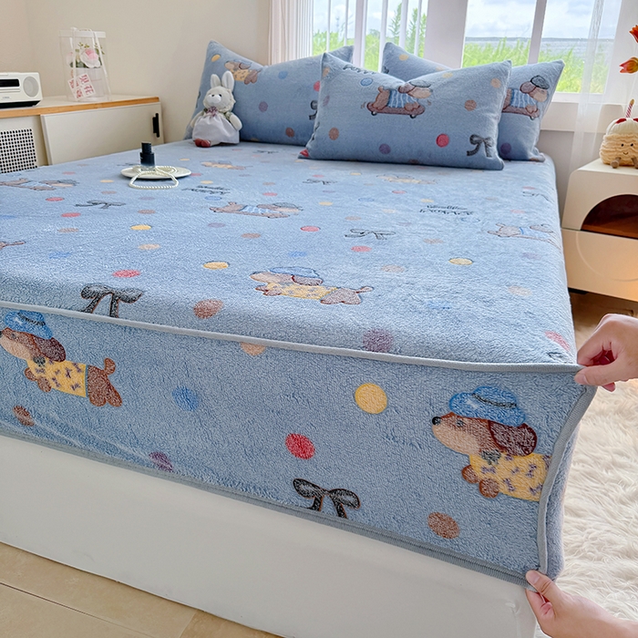 91家纺网 家纺一手货源 找家纺 慕梵家居2025新款雪花绒床笠 波点小腊肠