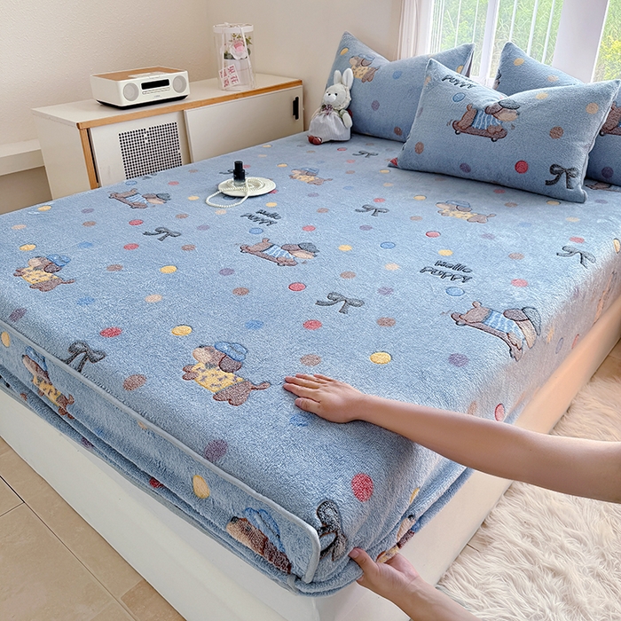 91家纺网 家纺一手货源 找家纺 慕梵家居2025新款雪花绒床笠 波点小腊肠