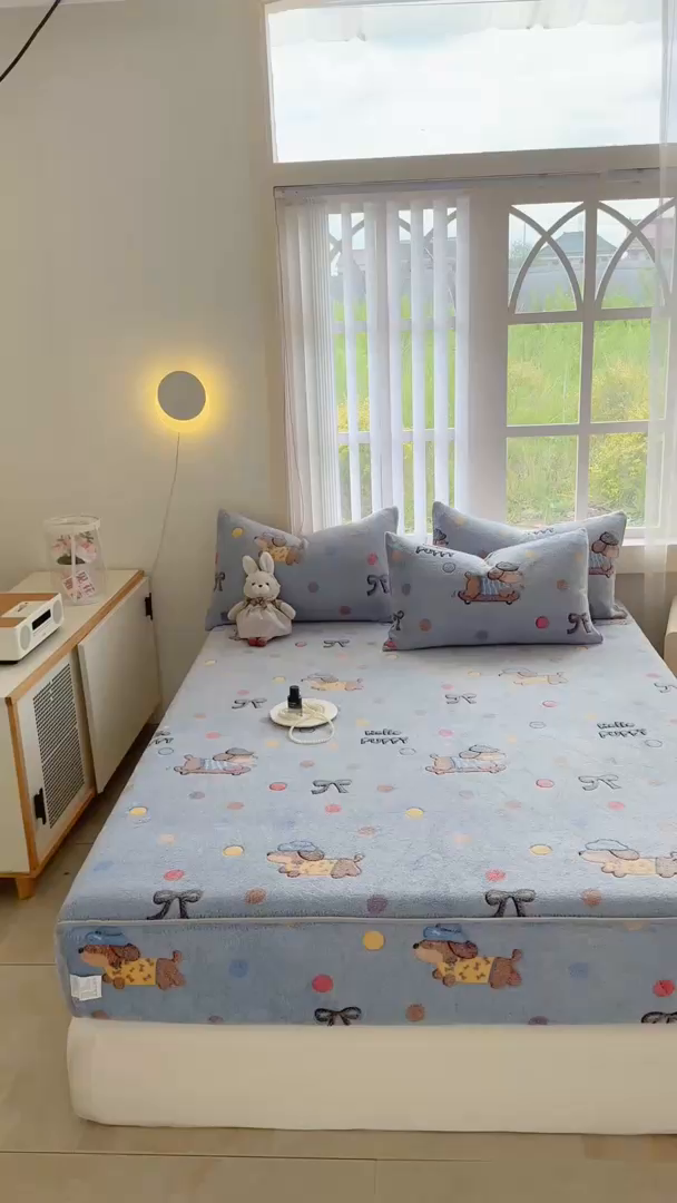 91家纺网 家纺一手货源 找家纺 慕梵家居2025新款雪花绒床笠 波点小腊肠