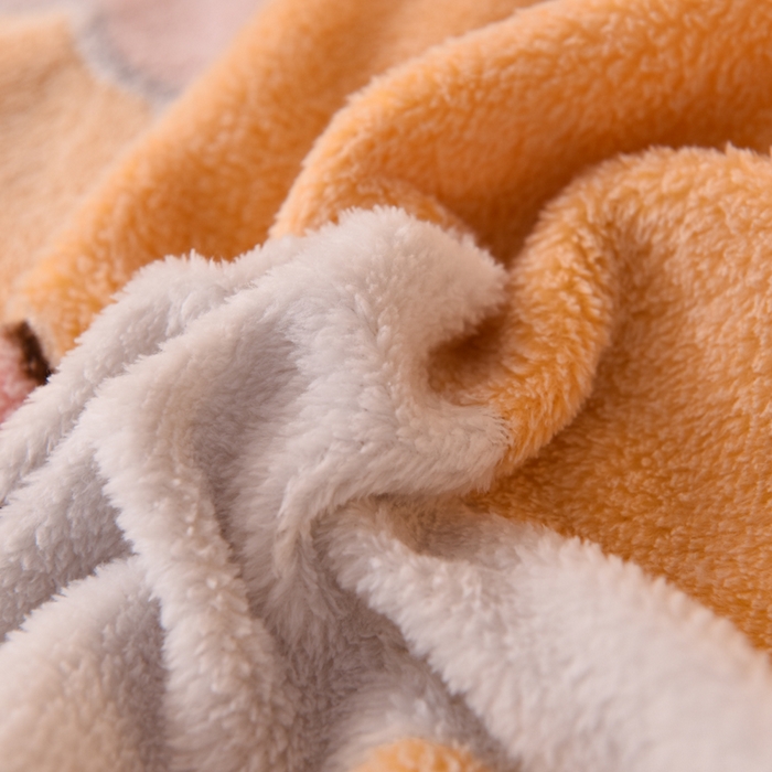 91家纺网 家纺一手货源 找家纺 慕梵家居2025新款雪花绒床笠 草莓兔