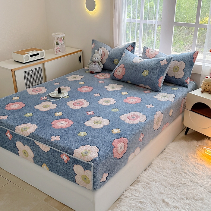 91家纺网 家纺一手货源 找家纺 慕梵家居2025新款雪花绒床笠 蓝调花语