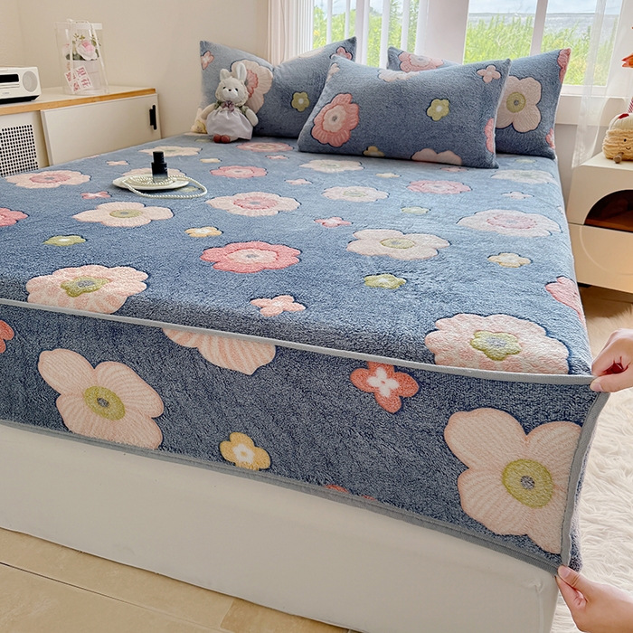 91家纺网 家纺一手货源 找家纺 慕梵家居2025新款雪花绒床笠 蓝调花语