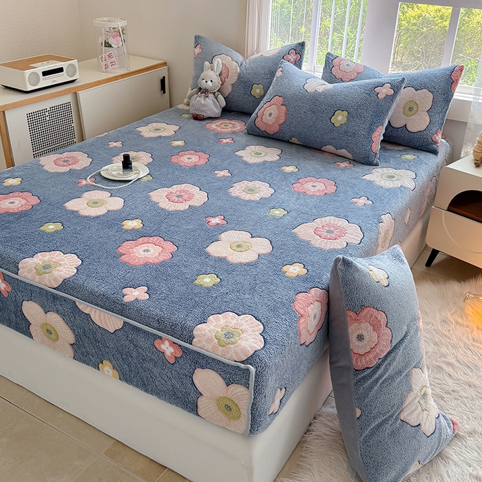 91家纺网 家纺一手货源 找家纺 慕梵家居2025新款雪花绒床笠 蓝调花语