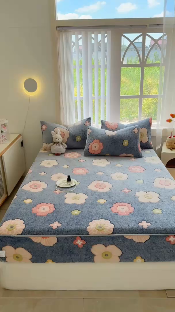 91家纺网 家纺一手货源 找家纺 慕梵家居2025新款雪花绒床笠 蓝调花语