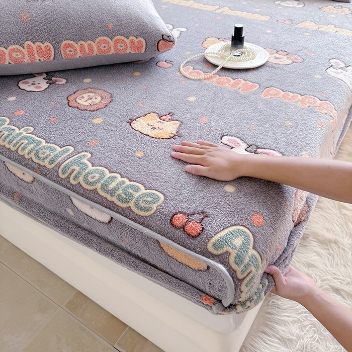 91家纺网 家纺一手货源 找家纺 慕梵家居2025新款雪花绒床笠 萌趣-灰