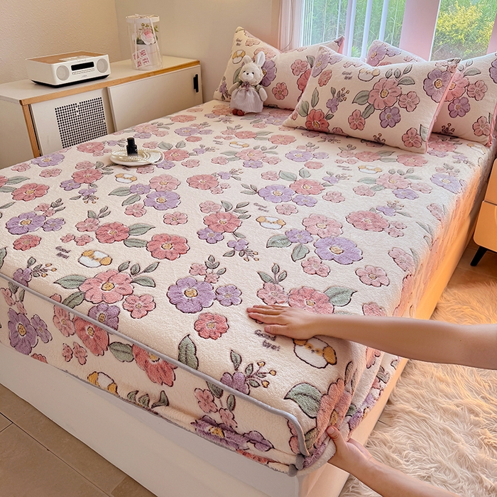 91家纺网 家纺一手货源 找家纺 慕梵家居2025新款雪花绒床笠 晴空花漾