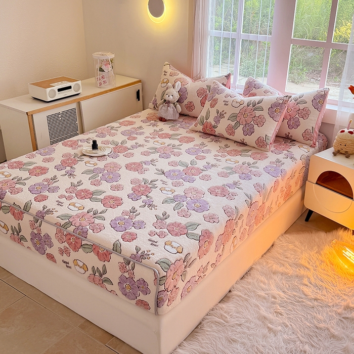 91家纺网 家纺一手货源 找家纺 慕梵家居2025新款雪花绒床笠 晴空花漾