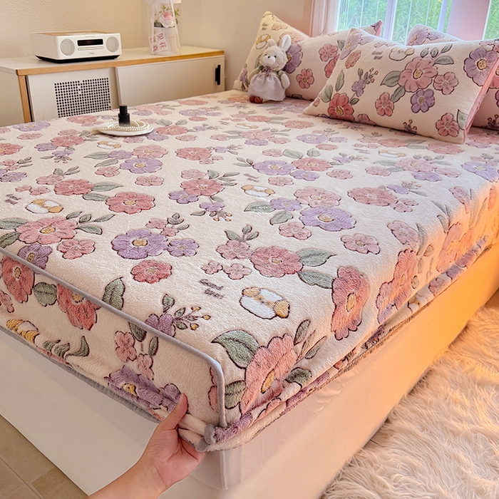 91家纺网 家纺一手货源 找家纺 慕梵家居2025新款雪花绒床笠 晴空花漾