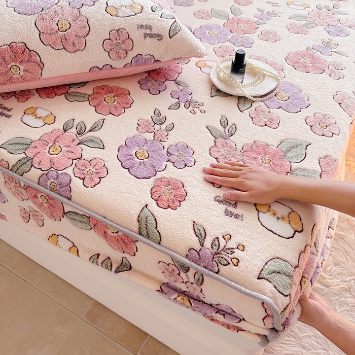 91家纺网 家纺一手货源 找家纺 慕梵家居2025新款雪花绒床笠 晴空花漾