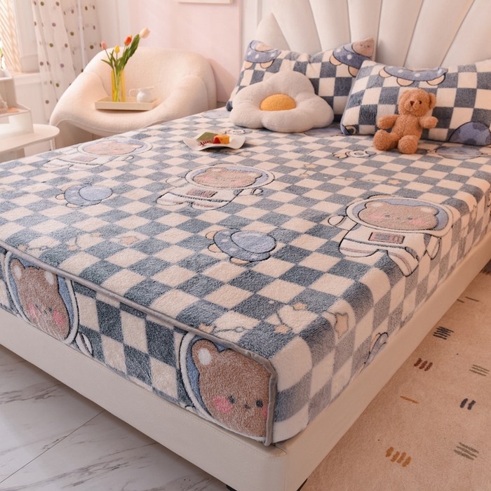 91家纺网 家纺一手货源 找家纺 慕梵家居2025新款雪花绒床笠 太空熊