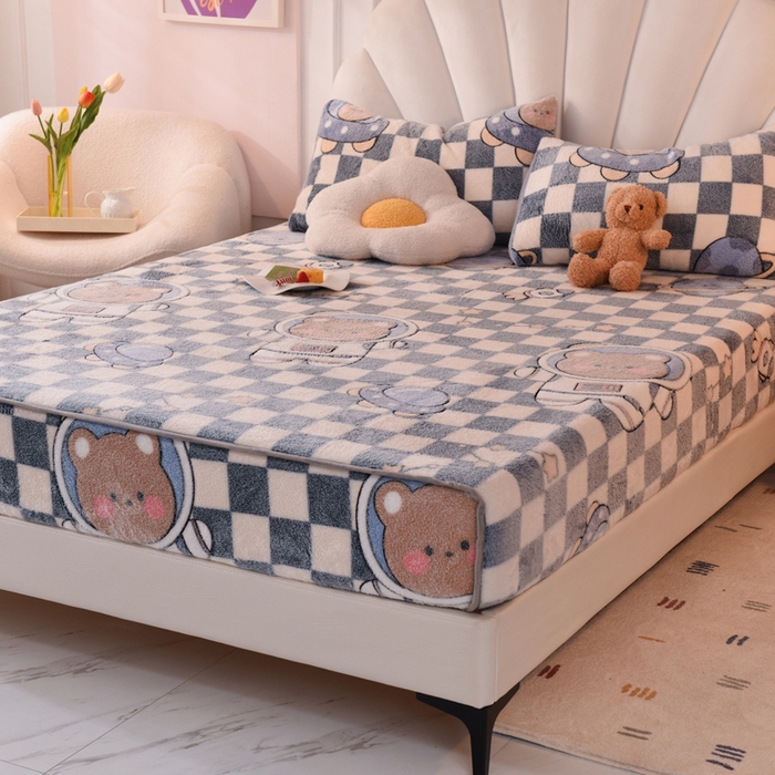 91家纺网 家纺一手货源 找家纺 慕梵家居2025新款雪花绒床笠 太空熊