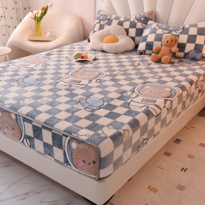 91家纺网 家纺一手货源 找家纺 慕梵家居2025新款雪花绒床笠 太空熊