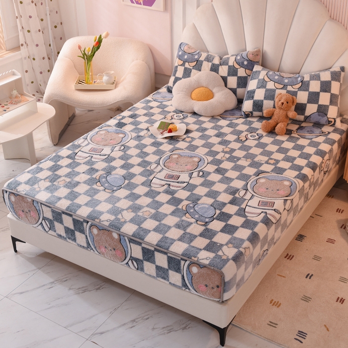 91家纺网 家纺一手货源 找家纺 慕梵家居2025新款雪花绒床笠 太空熊