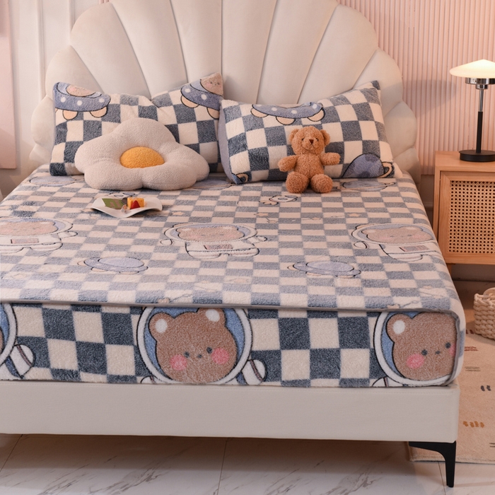 91家纺网 家纺一手货源 找家纺 慕梵家居2025新款雪花绒床笠 太空熊