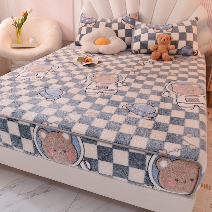 91家纺网 家纺一手货源 找家纺 慕梵家居2025新款雪花绒床笠 太空熊