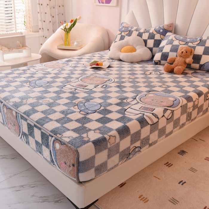 91家纺网 家纺一手货源 找家纺 慕梵家居2025新款雪花绒床笠 太空熊