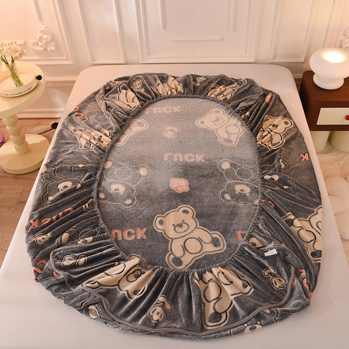 91家纺网 家纺一手货源 找家纺 慕梵家居2025新款雪花绒床笠 泰迪熊