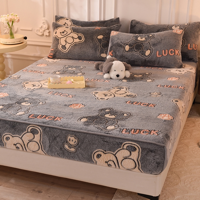 91家纺网 家纺一手货源 找家纺 慕梵家居2025新款雪花绒床笠 泰迪熊