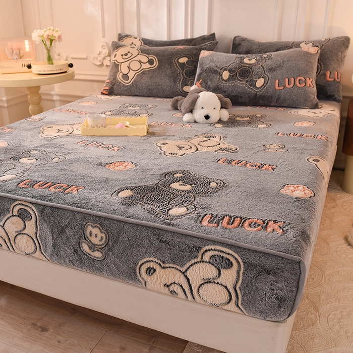 91家纺网 家纺一手货源 找家纺 慕梵家居2025新款雪花绒床笠 泰迪熊