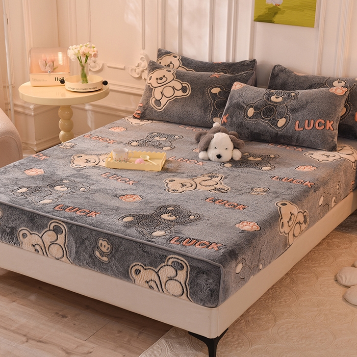 91家纺网 家纺一手货源 找家纺 慕梵家居2025新款雪花绒床笠 泰迪熊