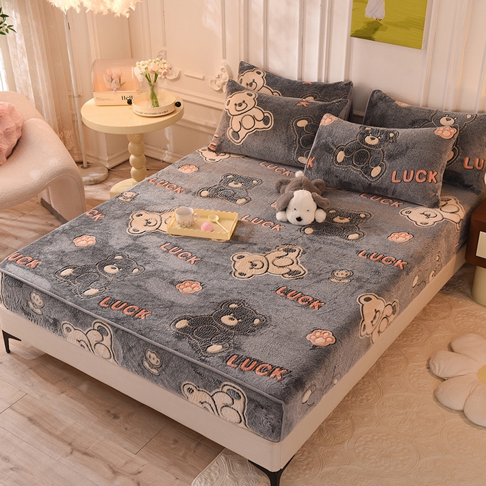 91家纺网 家纺一手货源 找家纺 慕梵家居2025新款雪花绒床笠 泰迪熊