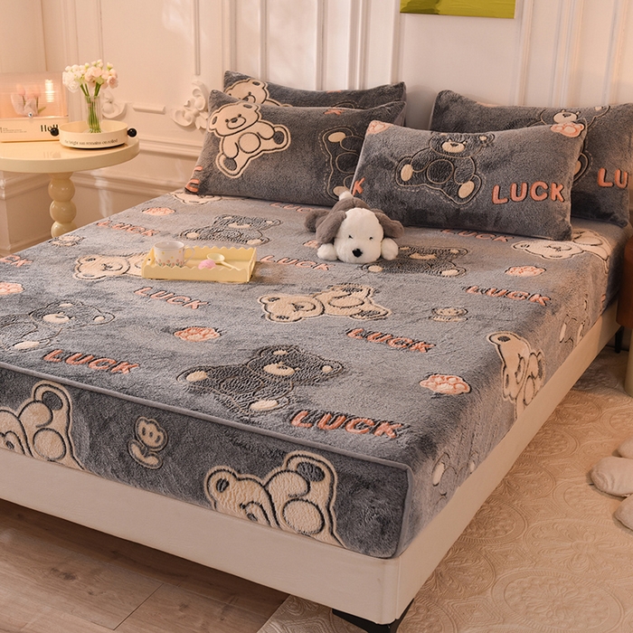 91家纺网 家纺一手货源 找家纺 慕梵家居2025新款雪花绒床笠 泰迪熊