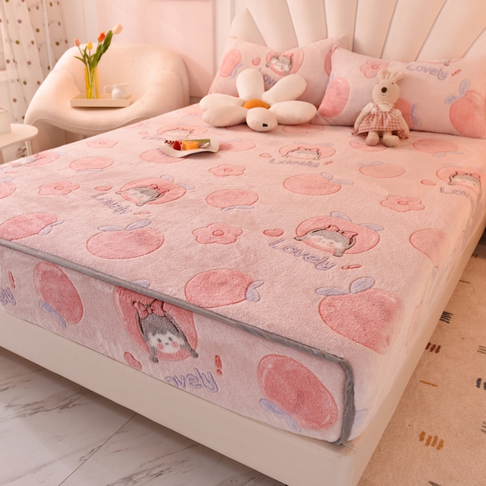 91家纺网 家纺一手货源 找家纺 慕梵家居2025新款雪花绒床笠 桃子少女