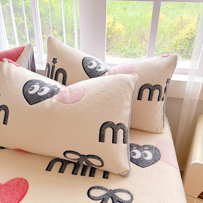 91家纺网 家纺一手货源 找家纺 慕梵家居2025新款雪花绒床笠 心动符号