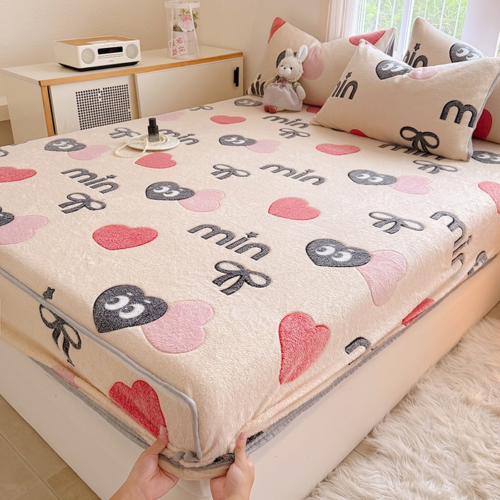 91家纺网 家纺一手货源 找家纺 慕梵家居2025新款雪花绒床笠 心动符号