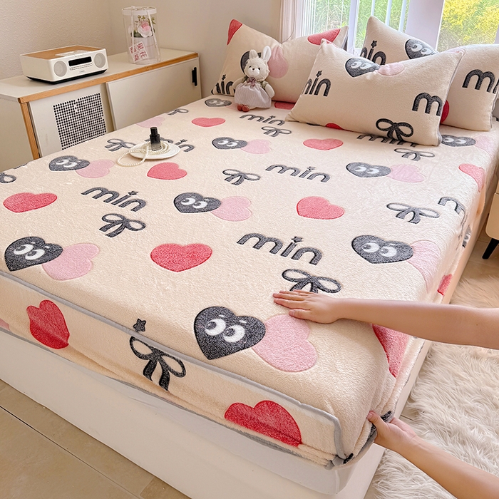 91家纺网 家纺一手货源 找家纺 慕梵家居2025新款雪花绒床笠 心动符号