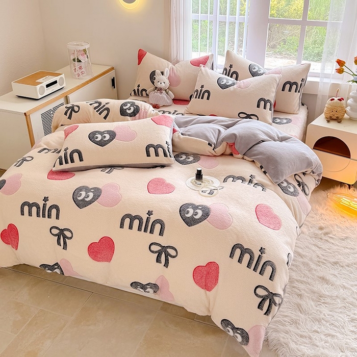 91家纺网 家纺一手货源 找家纺 慕梵家居2025新款雪花绒床笠 心动符号