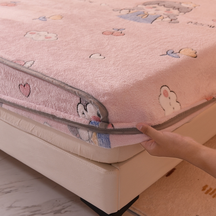 91家纺网 家纺一手货源 找家纺 慕梵家居2025新款雪花绒床笠 樱桃女孩