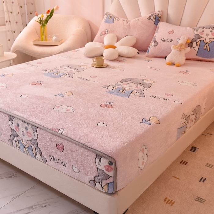 91家纺网 家纺一手货源 找家纺 慕梵家居2025新款雪花绒床笠 樱桃女孩