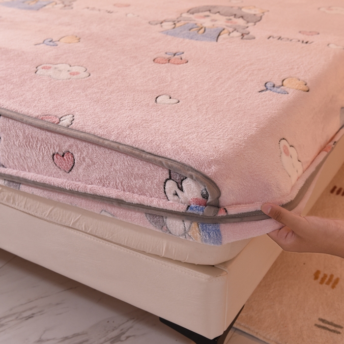 91家纺网 家纺一手货源 找家纺 慕梵家居2025新款雪花绒床笠 樱桃女孩