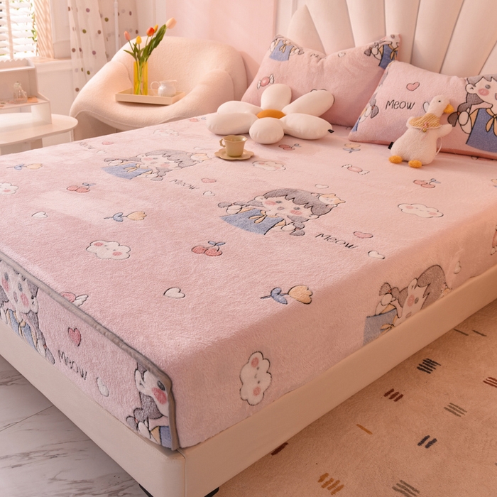 91家纺网 家纺一手货源 找家纺 慕梵家居2025新款雪花绒床笠 樱桃女孩