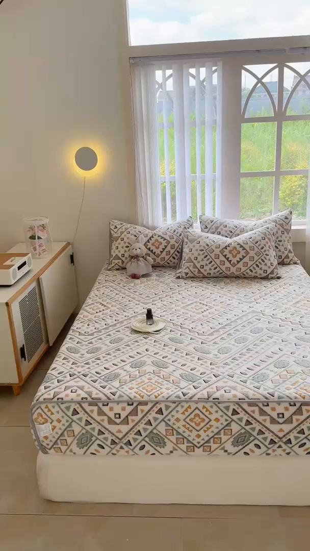 91家纺网 家纺一手货源 找家纺 慕梵家居2025新款雪花绒床笠 月光几何