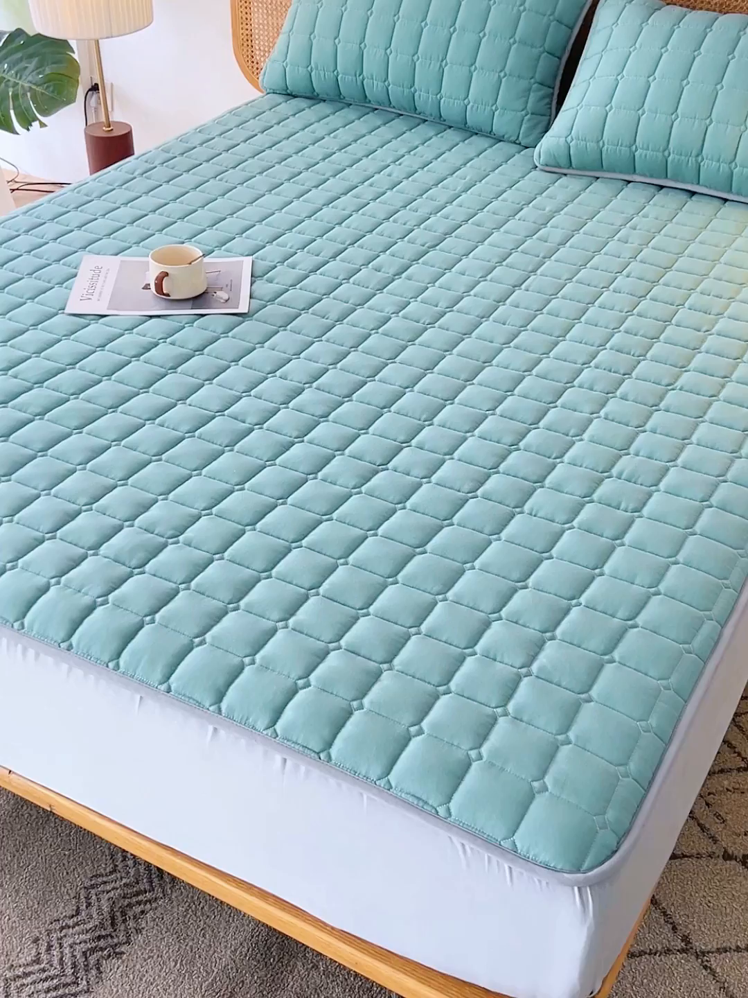 91家纺网 家纺一手货源 找家纺 拾小柒 2025新款A类原棉大豆纤维加厚床褥子床垫保护垫床笠款 潭水绿