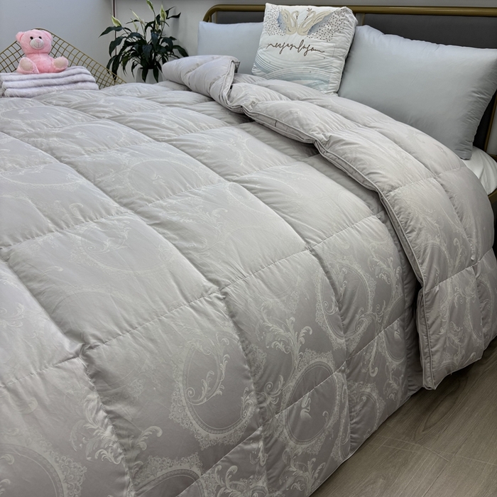 91家纺网 家纺一手货源 找家纺 太阳羽家纺 2025新款高端仿真丝提花被加厚保暖被 仿灰